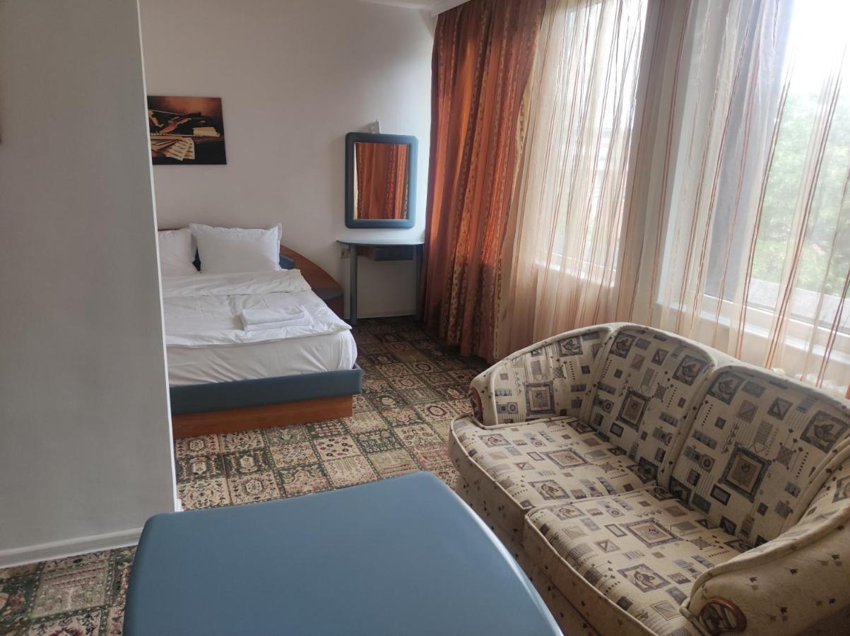 Кианти Hotell Kŭrdzhali Eksteriør bilde